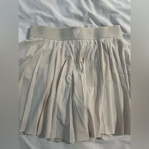 Aritzia TNA tennis skirt in beige
